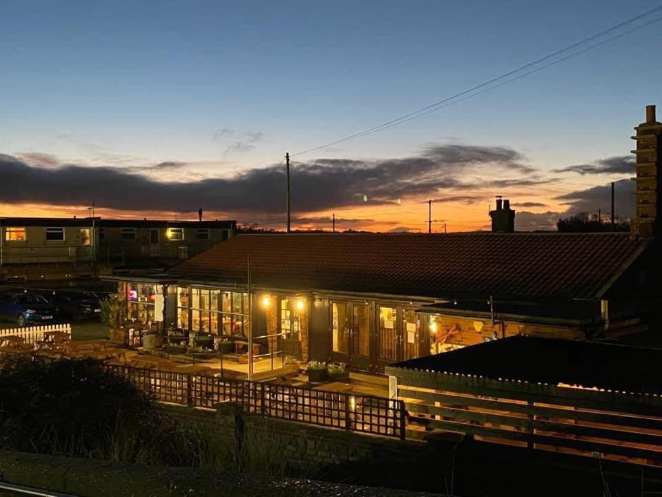 Coastal Terrace Dogs Welcome Optional Hot Tub Villa Sea Palling Bagian luar foto